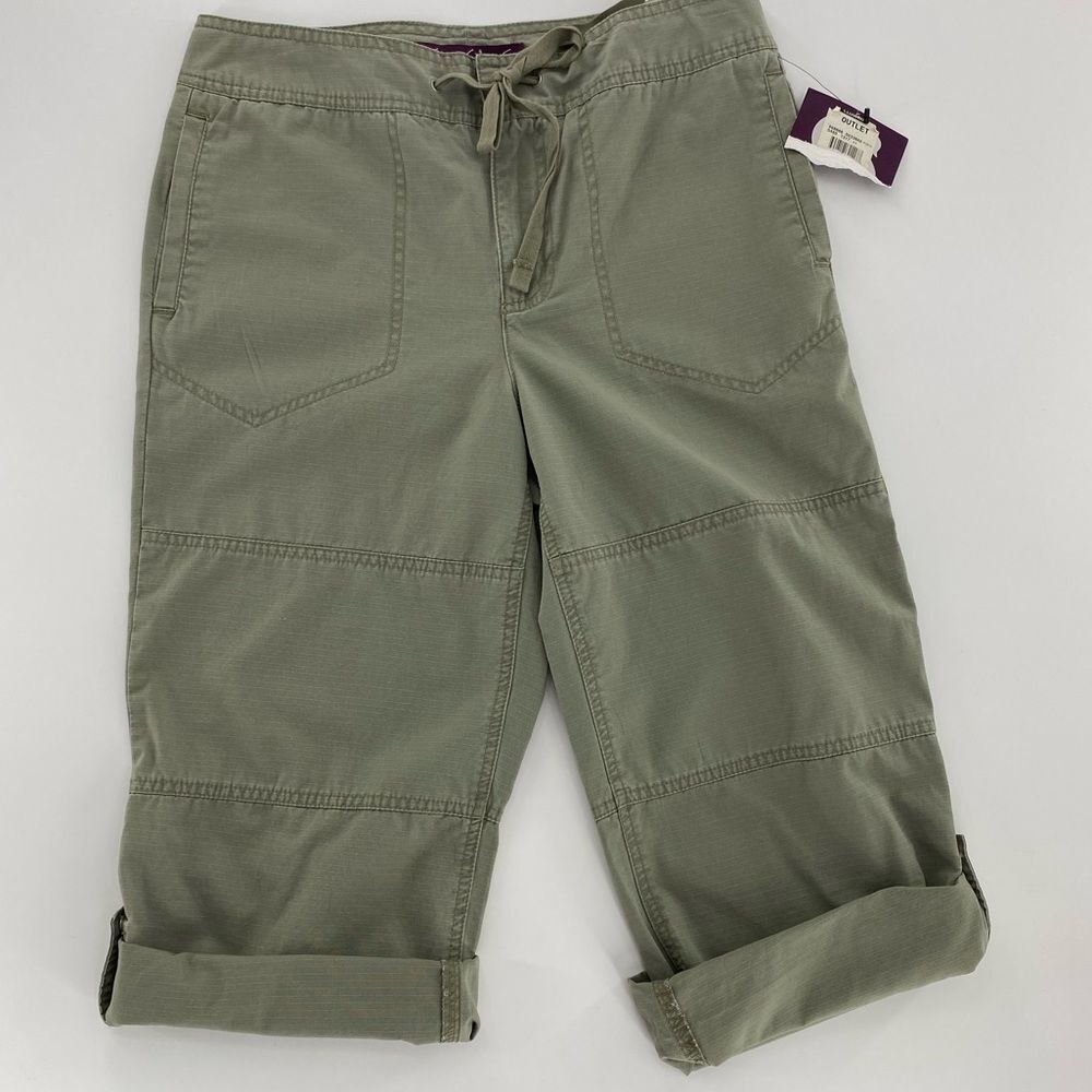 Gloria Vanderbilt olive green roll up capris NWT
